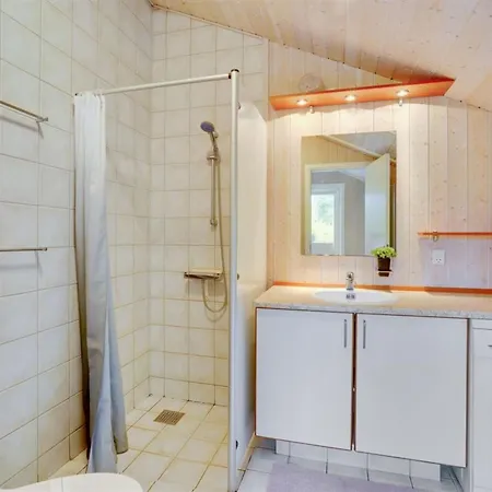 Lyra - 800m From The Sea By Interhome Bøtø By