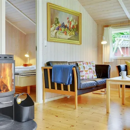Lyra - 800m From The Sea By Interhome Bøtø By