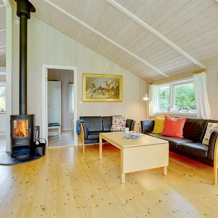 Lyra - 800m From The Sea By Interhome Bøtø By