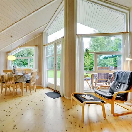 Lyra - 800m From The Sea By Interhome Feriehus